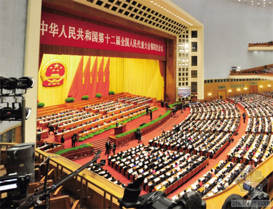 當(dāng)日上午，國務(wù)院總理李克強(qiáng)在會上做了2016年政府工作報告。